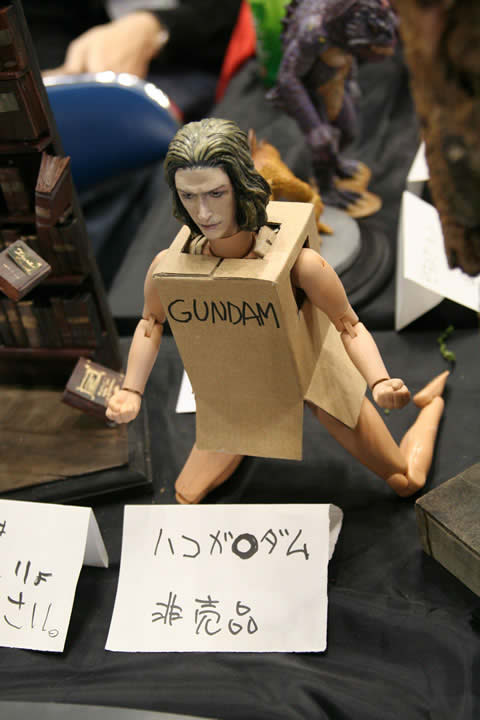 boxgundamdoll.jpg