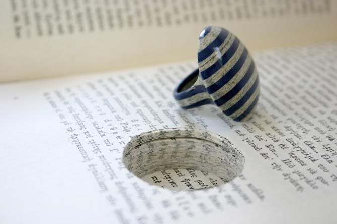 anillos_hechos_con_libros_uKT_wide.jpg