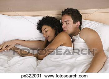 pareja-dormido-cama_~px322001.jpg