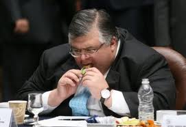 agustin-carstens-comiendo.jpg