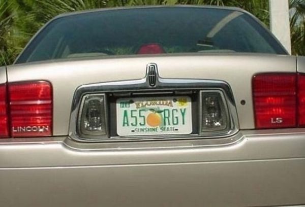hlarious_car_license_plates_01.jpg