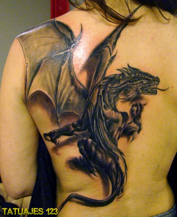 tatuaje-de-dragon-alado-en-la-espalda.jpg