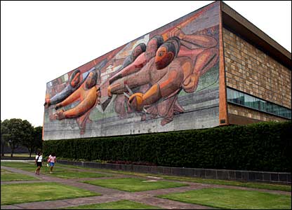 _42443848_unam_06_mural2.jpg