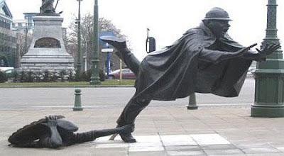 estatua+rara.jpg