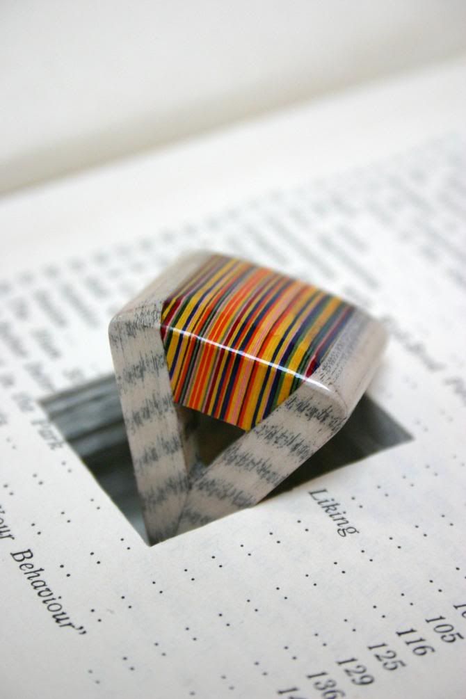 anillos_hechos_con_libros_wdS_wide.jpg