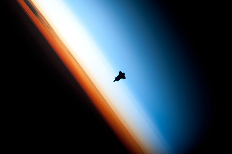 shuttleapproaching_nasa.jpg