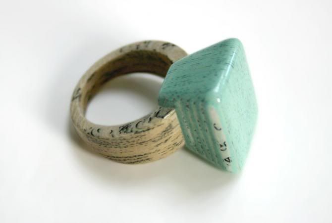 anillos_hechos_con_libros_DV5_wide.jpg