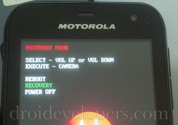 droidevelopers-com-xt320-fastboot-mode.png