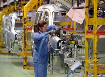 Mujer_trabajando_fabrica_coches.jpg