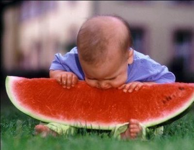 bebe-con-sandia.jpg