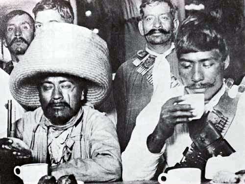 Jefes_Zapatistas_en_el_restaurante_Sanborns.jpg