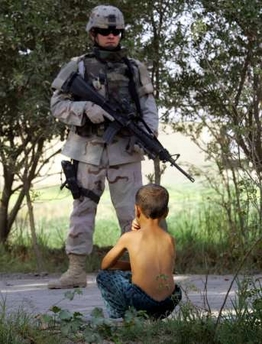 soldier_child_Iraq.jpg