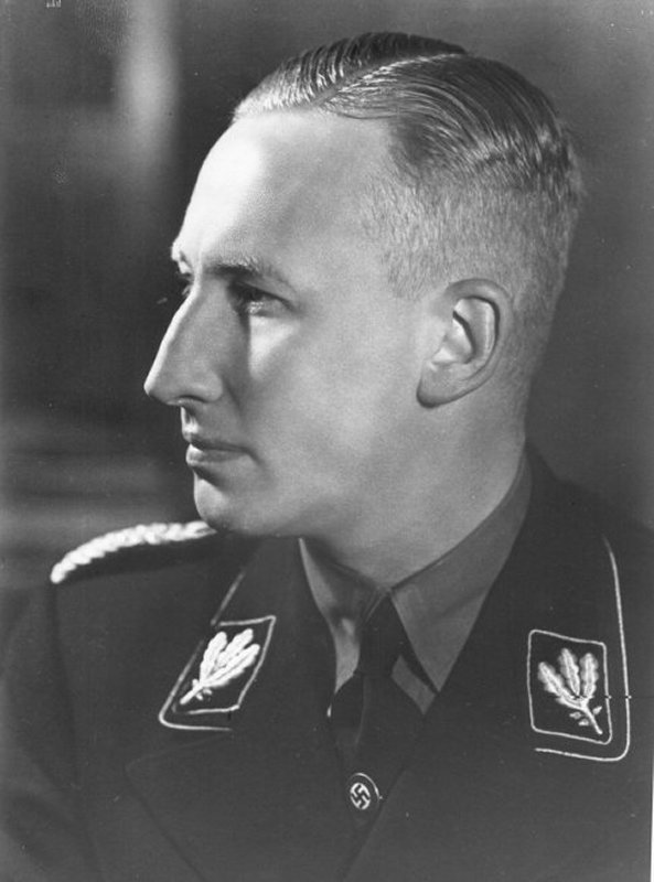02-reinhard-heydrich-1939.jpg