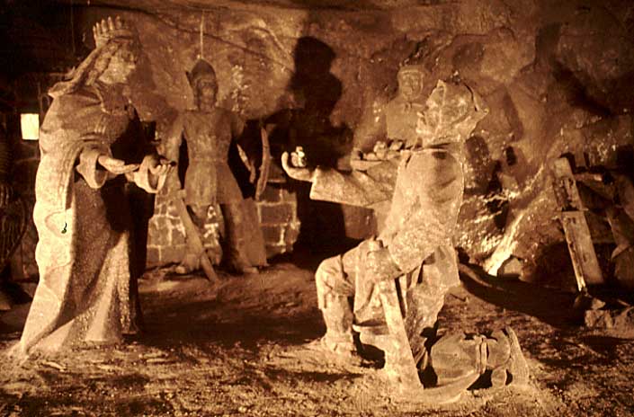 wieliczka_statues_col.jpg