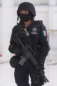 mujer+policia+federal..jpg