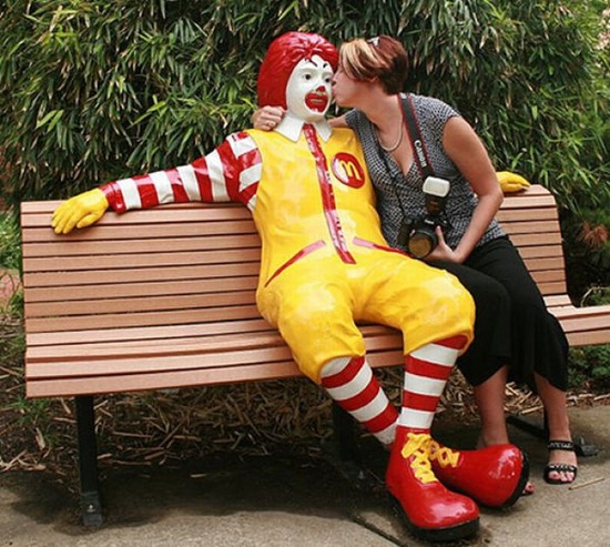 FunnyPicturesofRonaldMcDonaldsLife_6.jpg