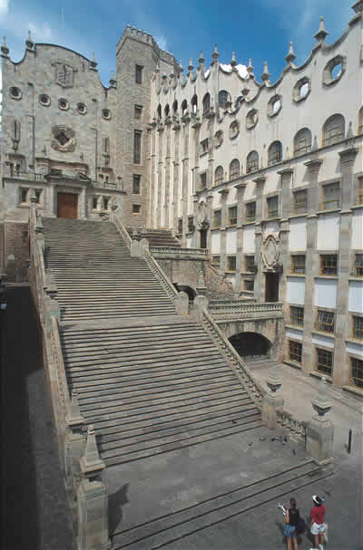 Fachada+Universidad_de_Guanajuato.jpg