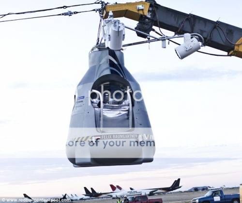 thumbs_skydive-from-18-miles-above-the-earth-0009.jpg