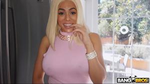 th_554746775_d00dda7e45.mp4_snapshot_00.33_2017.11.11_01.44.59_123_82lo.jpg