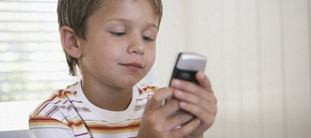 mas-del-40-por-ciento-ninos-6-a-9-anos-tiene-un-celular-en-Colombia.jpg