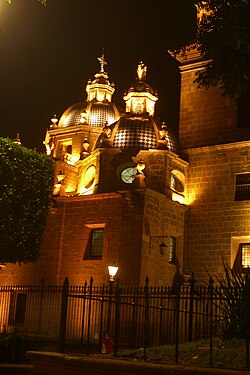 250px-Morelia-Cathedral-Night-02.jpg