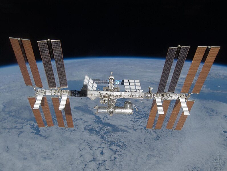 796px-ISS_March_2009.jpg