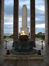 200px-Monumento_a_la_Bandera_2.jpg