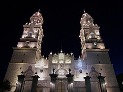 250px-CatedralMorelia.jpg