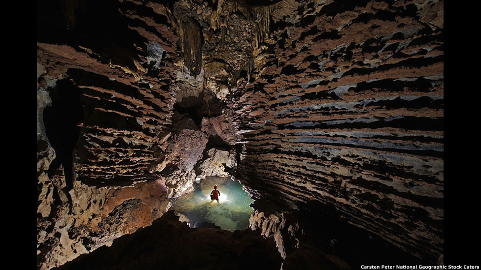 110812150340_cuevas_3_976x549_carstenpeternationalgeographicstockcaters.jpg