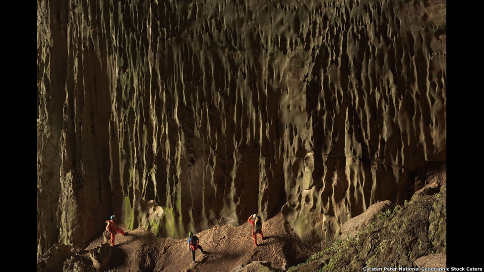 110812150554_cuevas_6_976x549_carstenpeternationalgeographicstockcaters.jpg