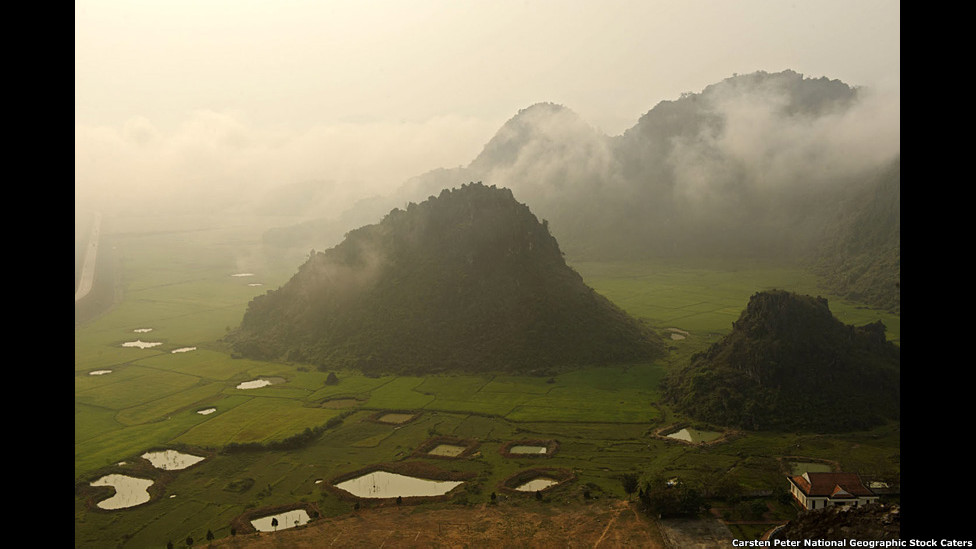 110812150911_cuevas_10_976x549_carstenpeternationalgeographicstockcaters.jpg
