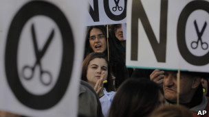 121221185127_espanha_austeridade_304x171_ap.jpg