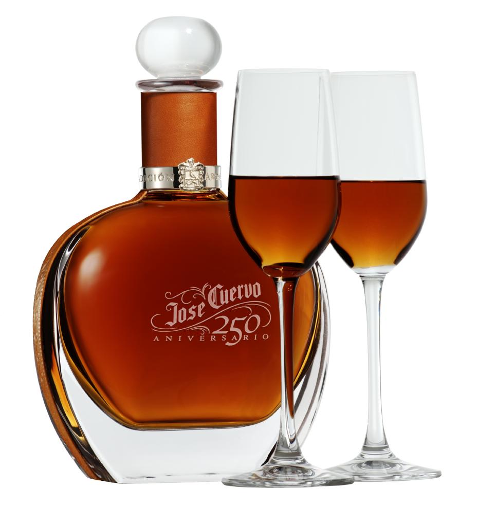 Jose-Cuervo-250-Aniversario-bottle-and-serve.jpg
